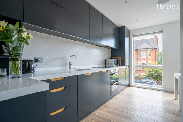 2f, Cintra Park, London photo 2