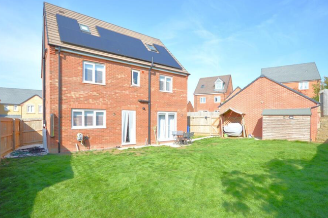 1, Eveland Close, Corby photo 4