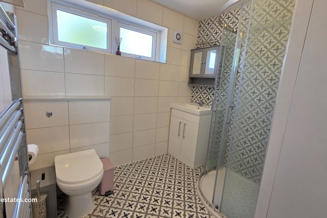 56 Mutton Lane, Potters Bar photo 3