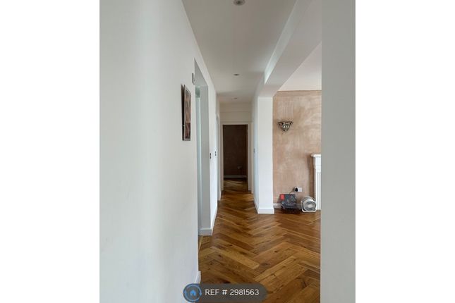 Flat, Forest Croft Taymount Rise, London photo 5