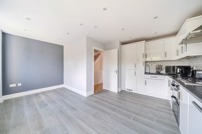 Town house for sale in Beaumont Mews, Flitwick