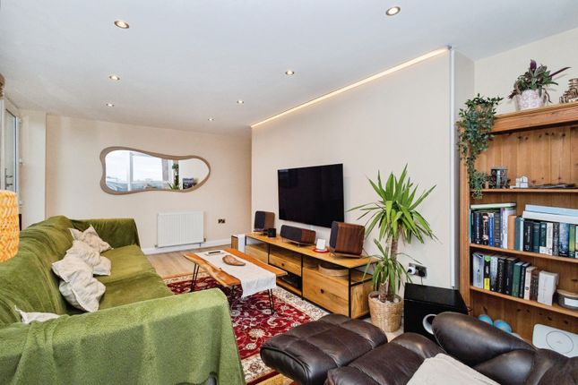 Apartment 22, 335, Claremont Road, Greater Manchester photo 2