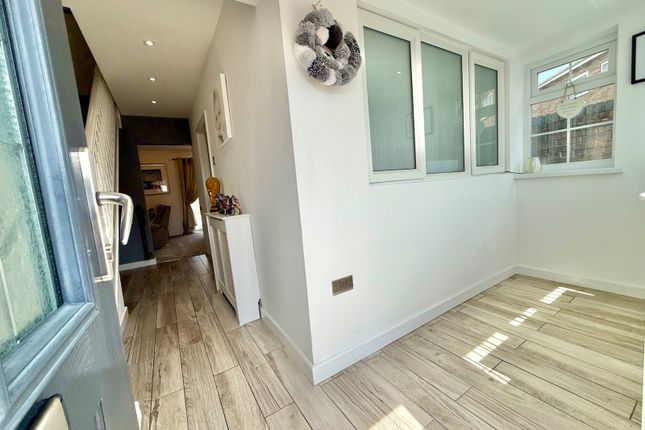 18, Waunlon, Porthcawl photo 2
