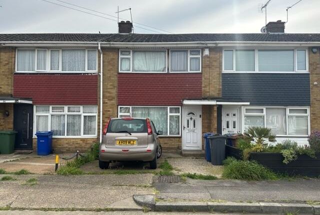 Thumbnail Shared accommodation to rent in Byron Gardens, Tilbury