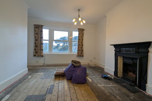 Flat D, 50, Earls Avenue, Kent photo 3