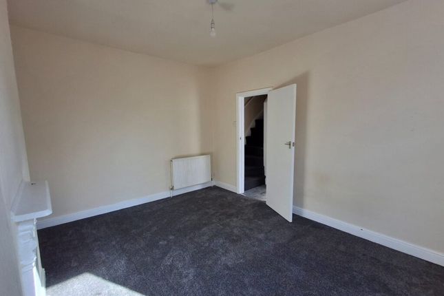 8, Moorfield Grove, Leeds photo 3
