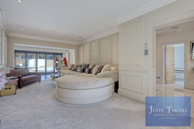 8, Courtland Drive, Chigwell photo 4
