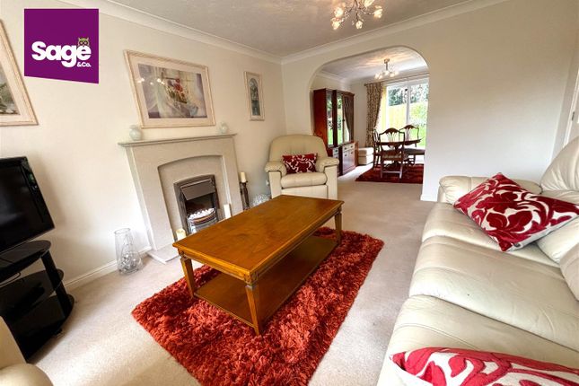 8, Laburnum Drive, Cwmbran photo 3