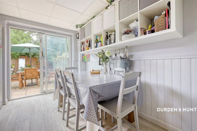 14 Church Close, Loughton photo 3