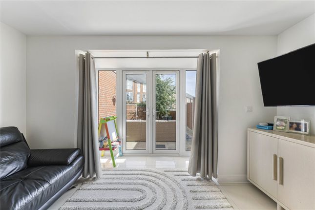 54, Oakes Crescent, Kent photo 4
