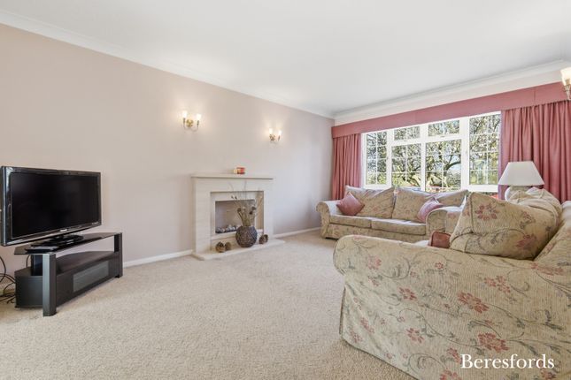 18, Gablefields, Chelmsford photo 2