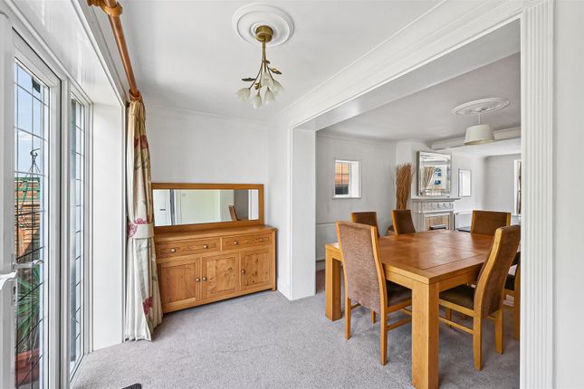 56, Roundwood Way, Banstead photo 4