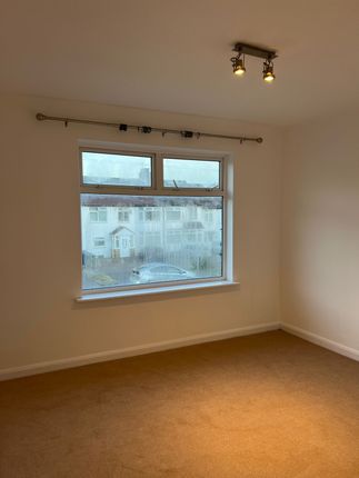 87a Roxeth Green Avenue, Harrow photo 3