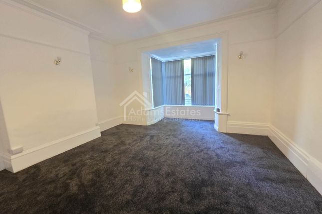 Hill Crest Road, Dewsbury photo 4