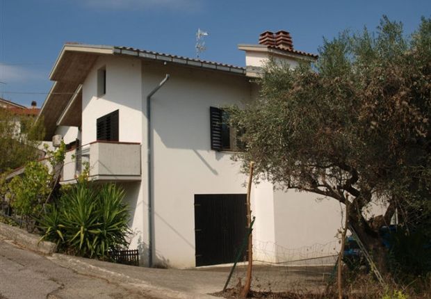Villa for sale in Teramo, Montegualtieri, Abruzzo, Te64037