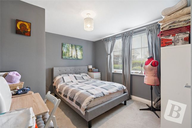 4, Gainsborough Close, Essex photo 4
