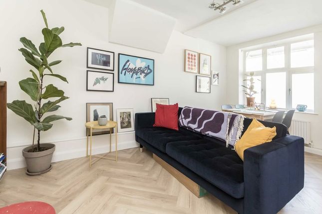 7, Grimshaw Close, London photo 2
