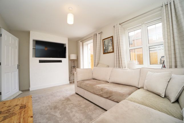 7, Sywell Road, Shrivenham, Swindon photo 3