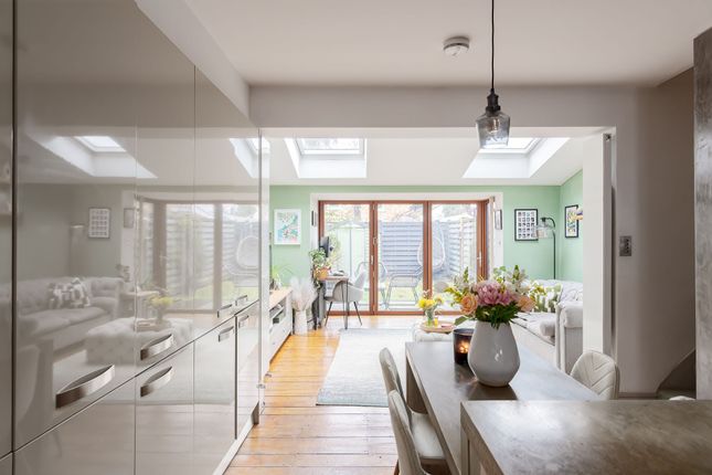 9 Gibson Street, London photo 3