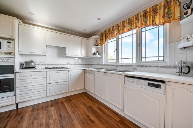 Flat 10, Cedarwood House,, Culloden Road, Enfield photo 2