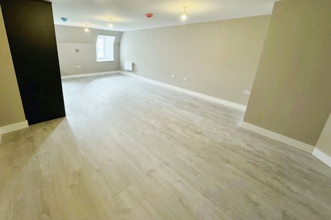 Flat to rent in Piccadilly, Stoke-On-Trent, Staffordshire