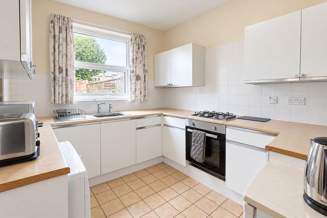 Room 3, 5, Avenue Road, Gosport photo 2