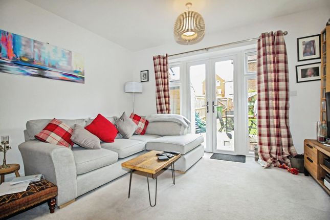 33 Arundale Walk, Horsham photo 2