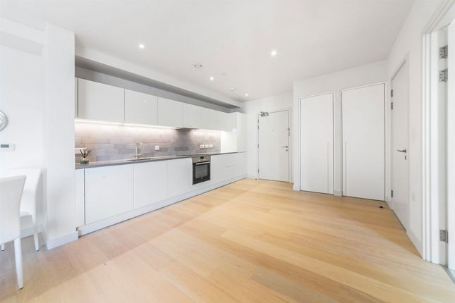 153 Liner House, 2, Royal Wharf Walk, London photo 4