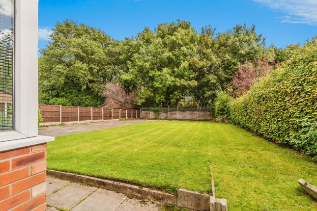 2, Saxfield Drive, Greater Manchester photo 2