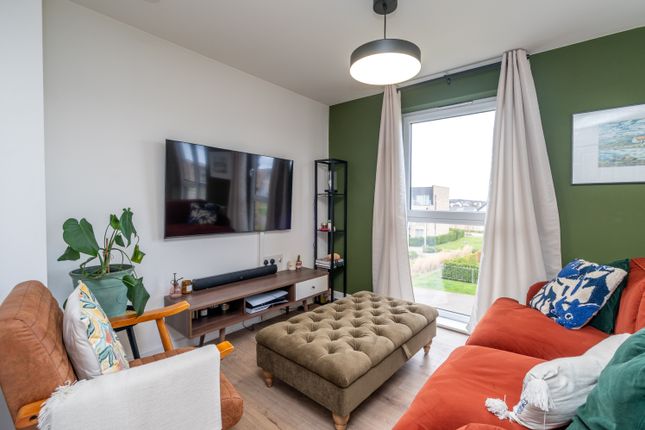 Flat 2, 8, Goldcrest Place, Edinburgh photo 4