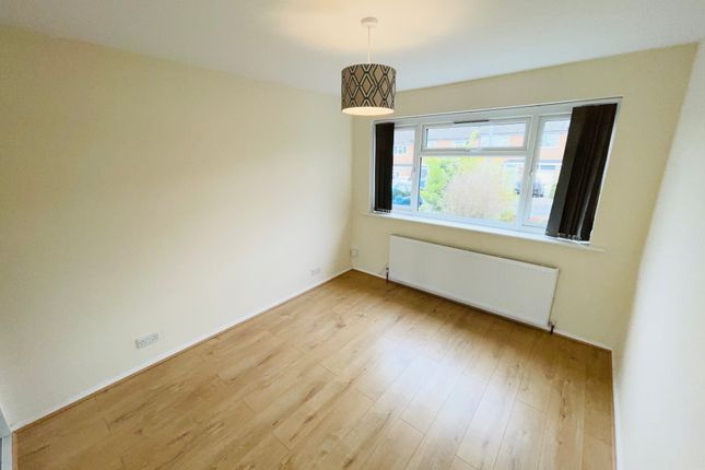 Bungalow to rent in Gooseberry Hill, Luton