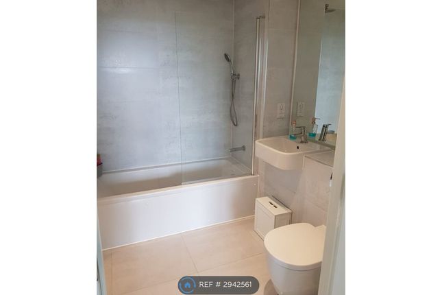 Flat, Abbotsford Court Lakeside Drive Park Royal, London photo 2