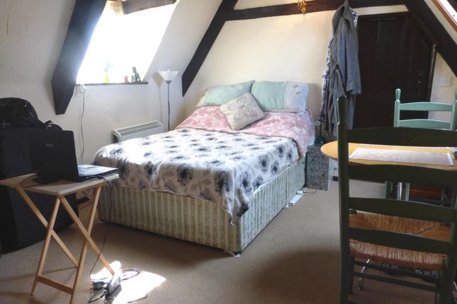 Flat 3, 10, High Street, SWINDON photo 4