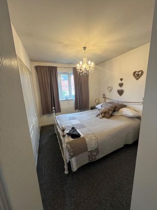 10, Hedge Lane, Witham St Hughs photo 4