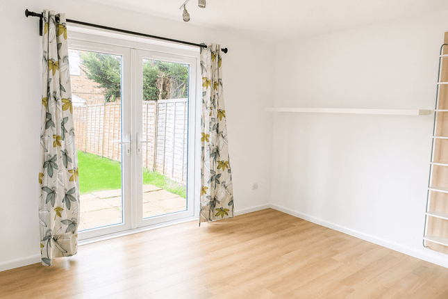 27 Buzzard Road, Luton photo 3
