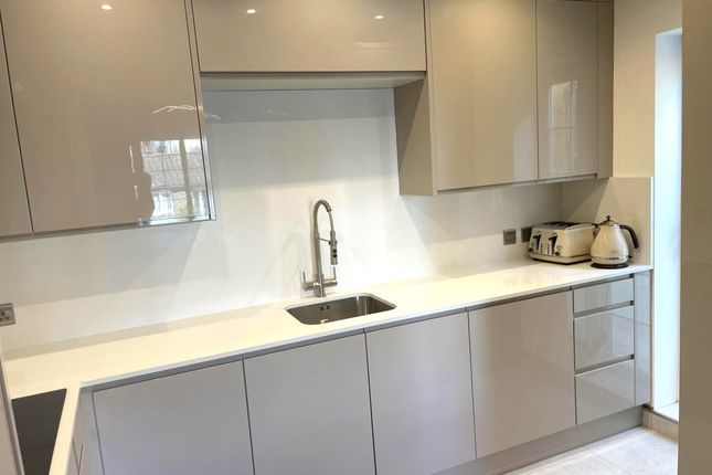 1, The Vale, Coulsdon, Surrey photo 4