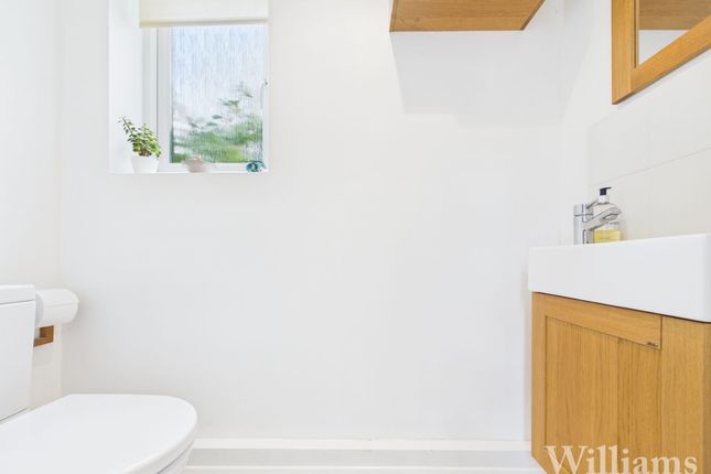41 Golders Close, Aylesbury photo 3