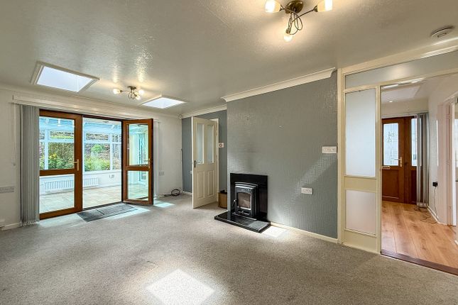 63, Thick Hollins Drive, HOLMFIRTH photo 4