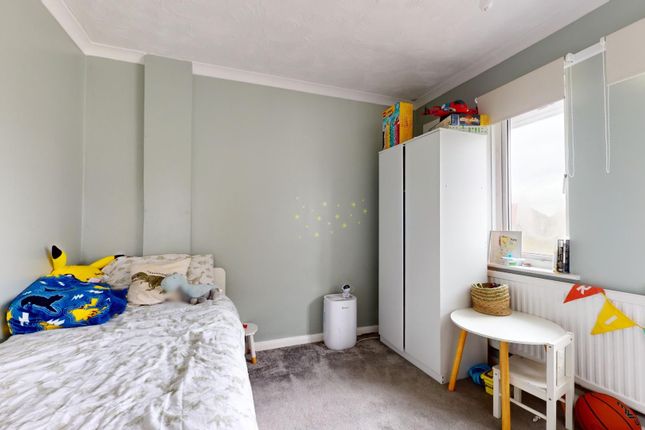 End terrace house for sale in Hampton Crescent, Gravesend