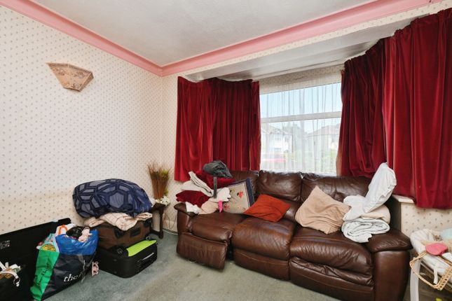 58, Sandringham Close, Enfield photo 4