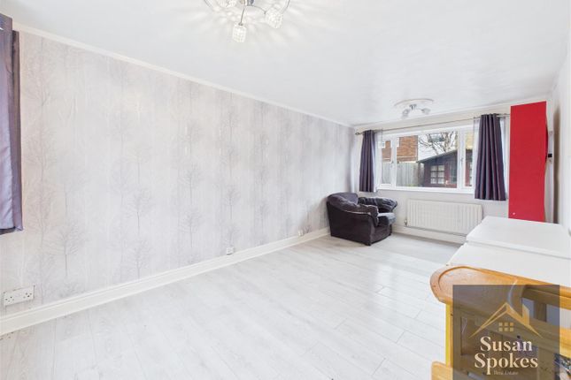 5, Caxton Walk, South Shields photo 4