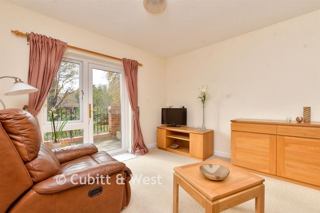 Holly Court, Belmont Road, Leatherhead photo 4