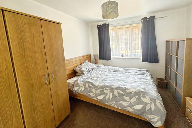 16, Laird Court, Surrey photo 4