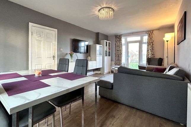 17 Park Road, Cheadle photo 2