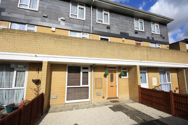 Maisonette to rent in Southern Avenue, Feltham
