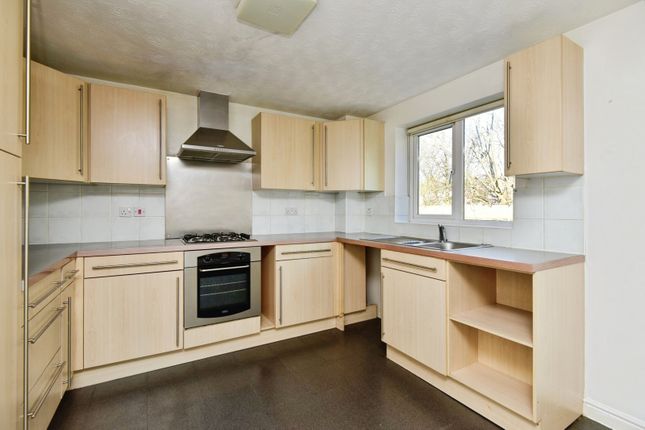 23, Bullrushes Close, Staffordshire photo 3