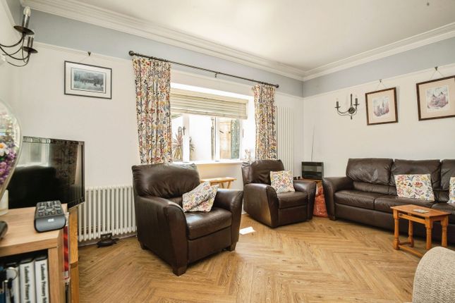 13, The Manor, Pontyclun photo 3