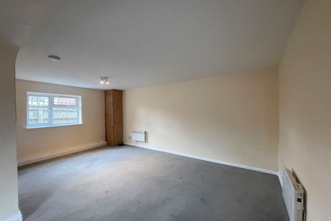 1-bed flat on 61b, Charnwood Road , Shepshed, Loughborough, £595/mo