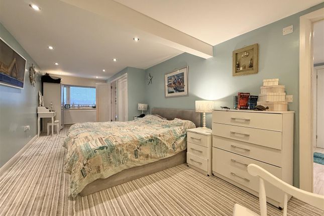 35, Ocean View Drive, Brixham photo 4