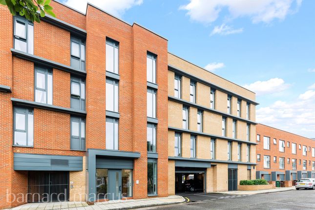Thumbnail Flat for sale in Vale Road, Sutton